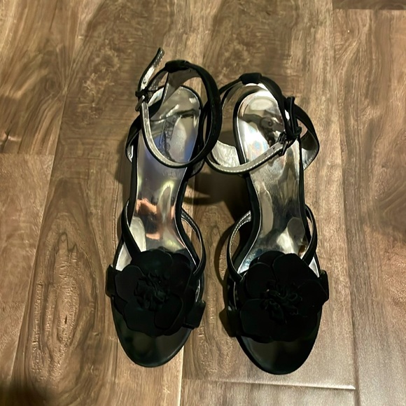 Shoes - Perfect Black Heels